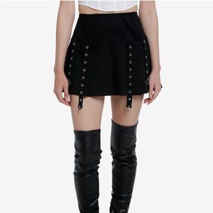 NWT Hot Topic Social Collision Black Grommet Pleated Skirt